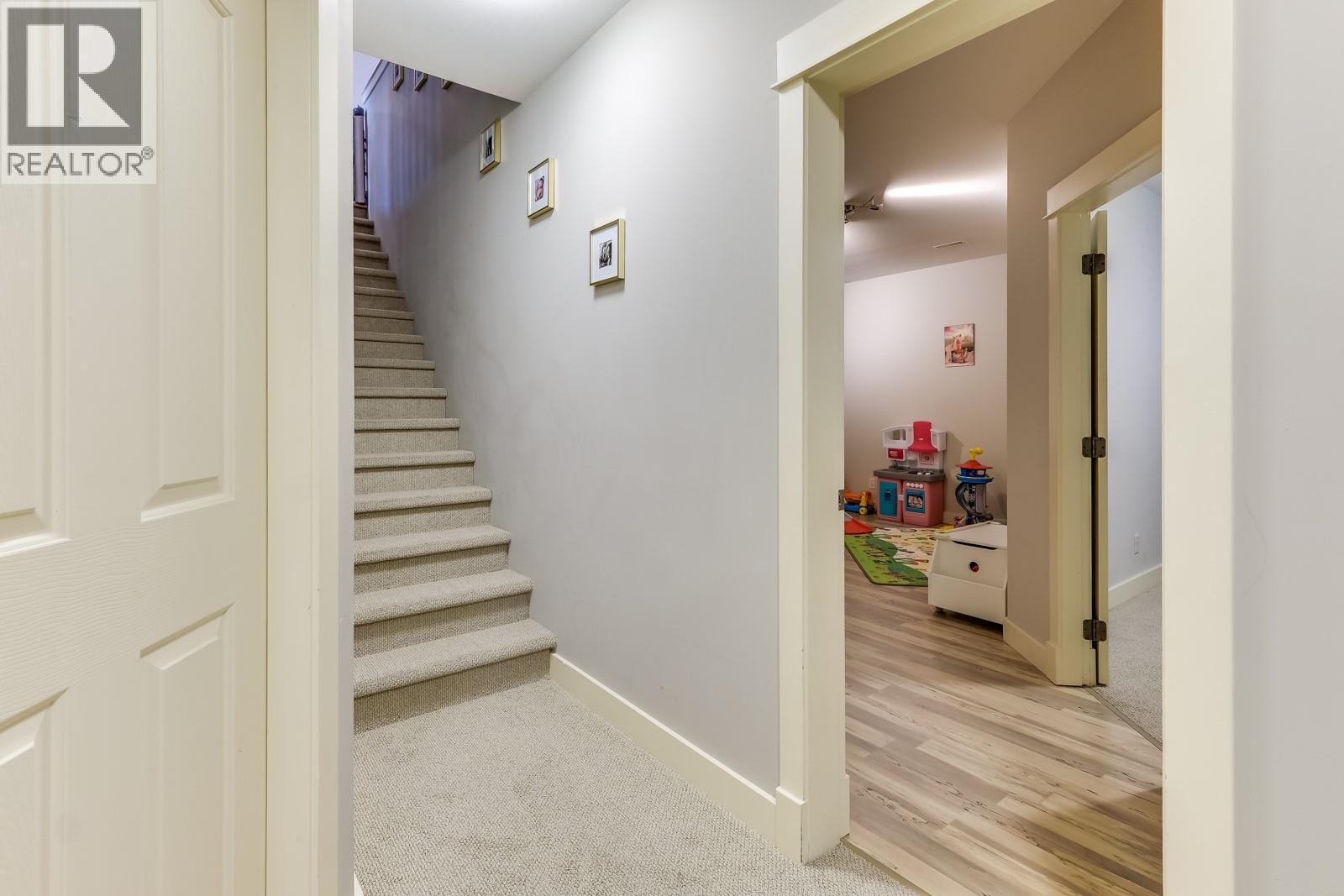 688 Almandine Court, Kelowna