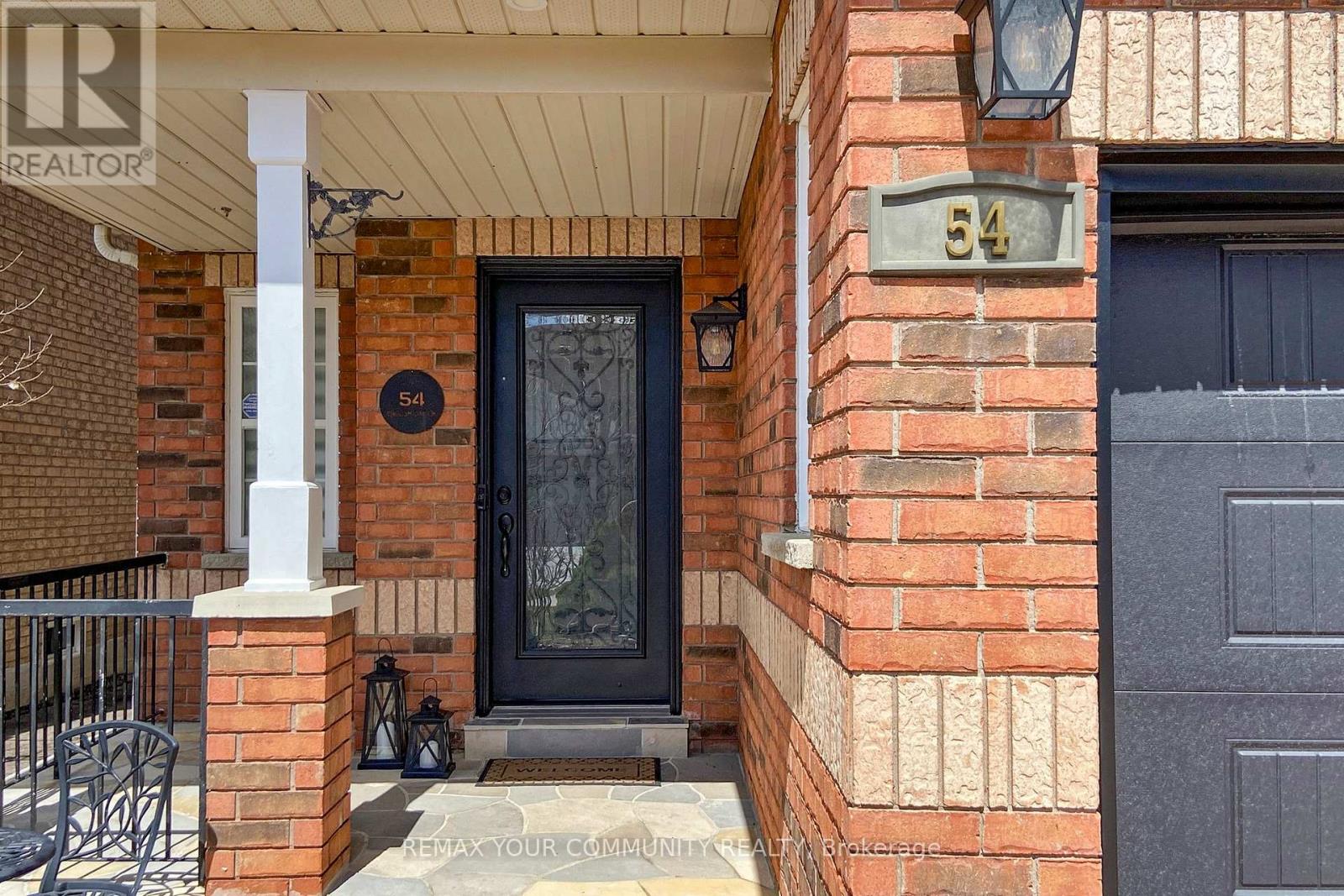 54 ENGLISH OAK DRIVE - 2
