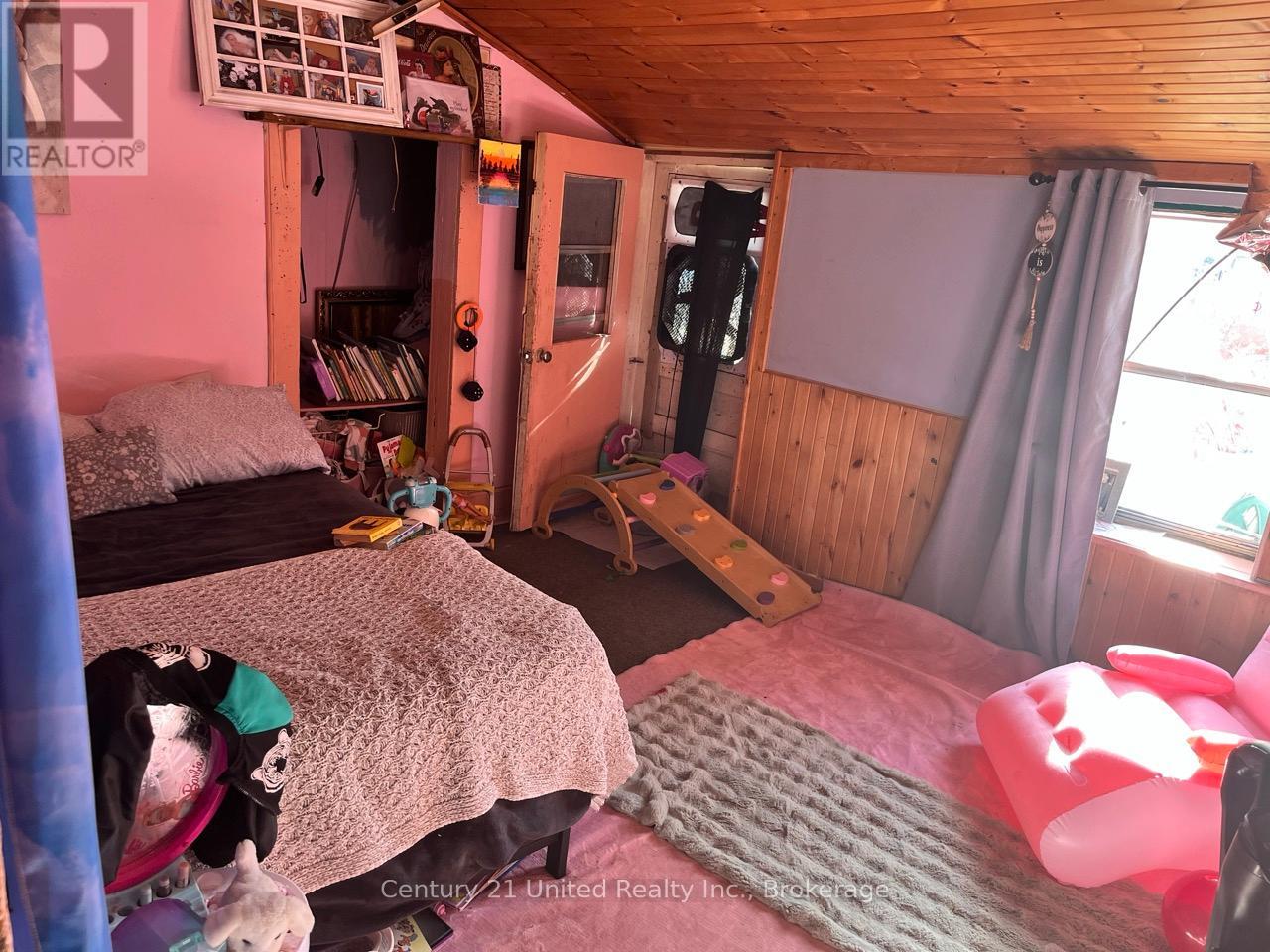22 CHURCHILL DRIVE - 9