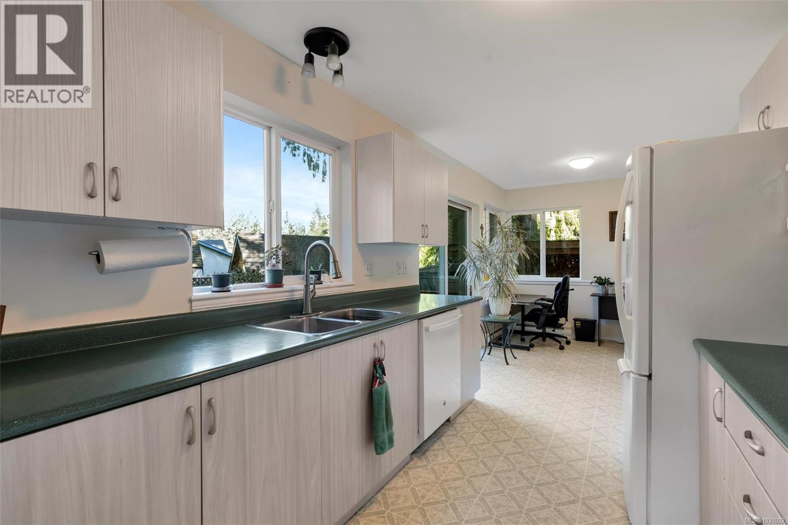 3650 Princess Close - 12