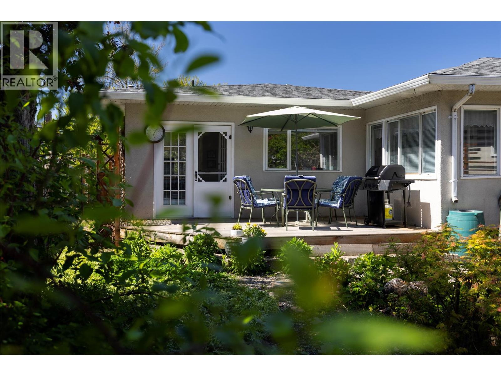 1900 37 Avenue - 55