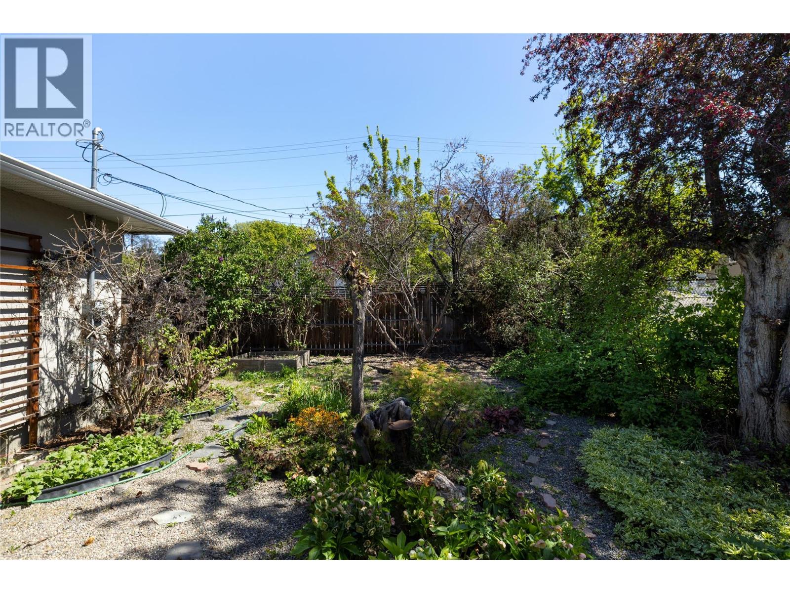 1900 37 Avenue - 52