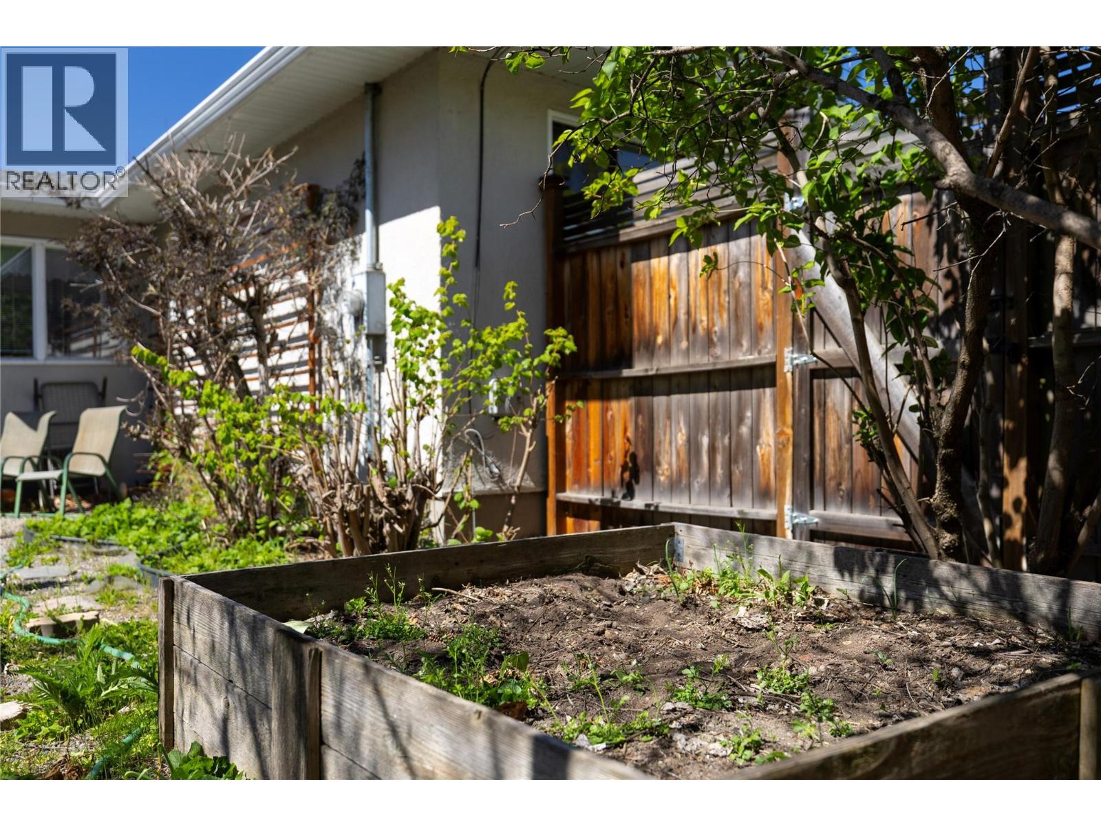 1900 37 Avenue - 56