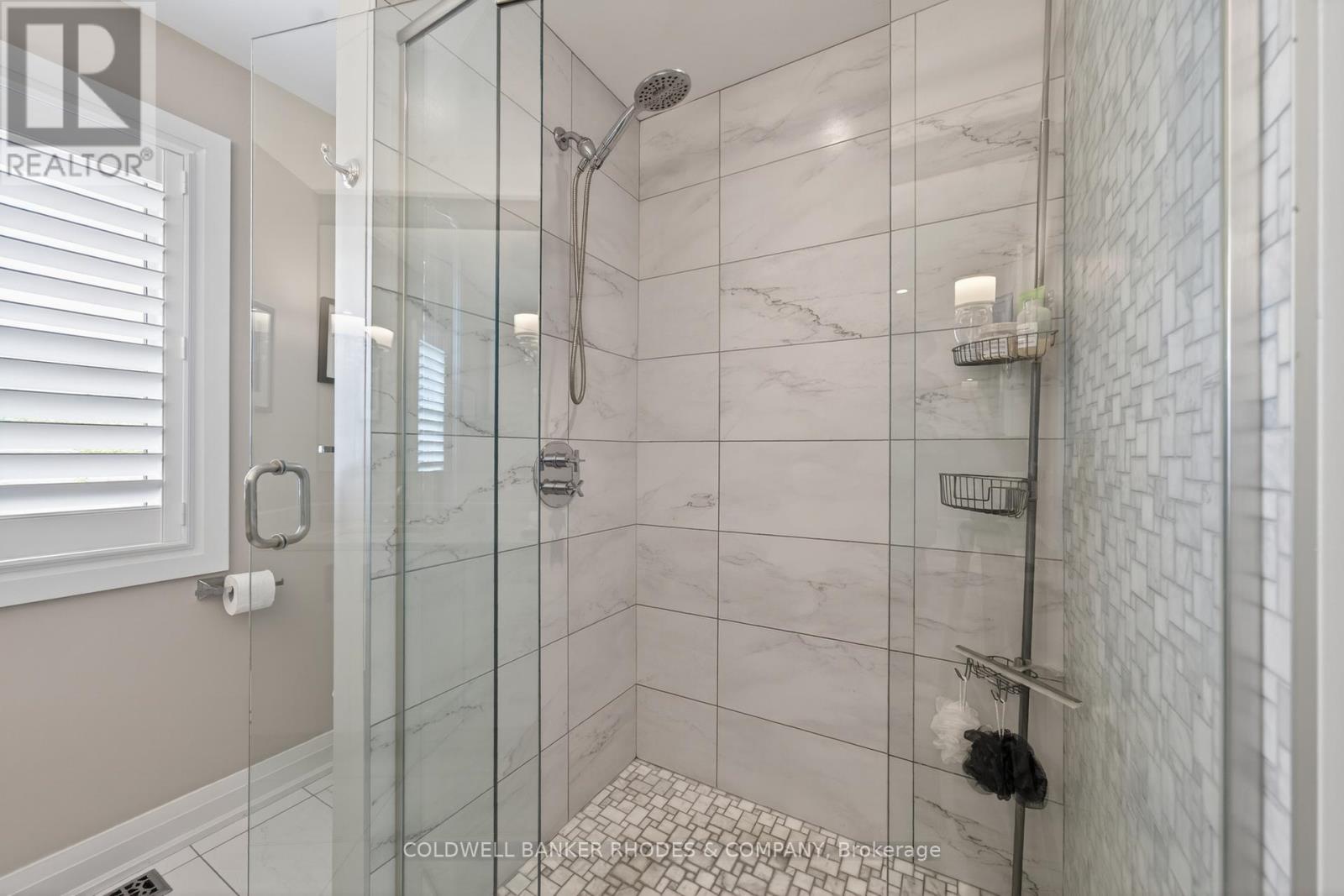 #A 213 IVY CRESCENT - 32