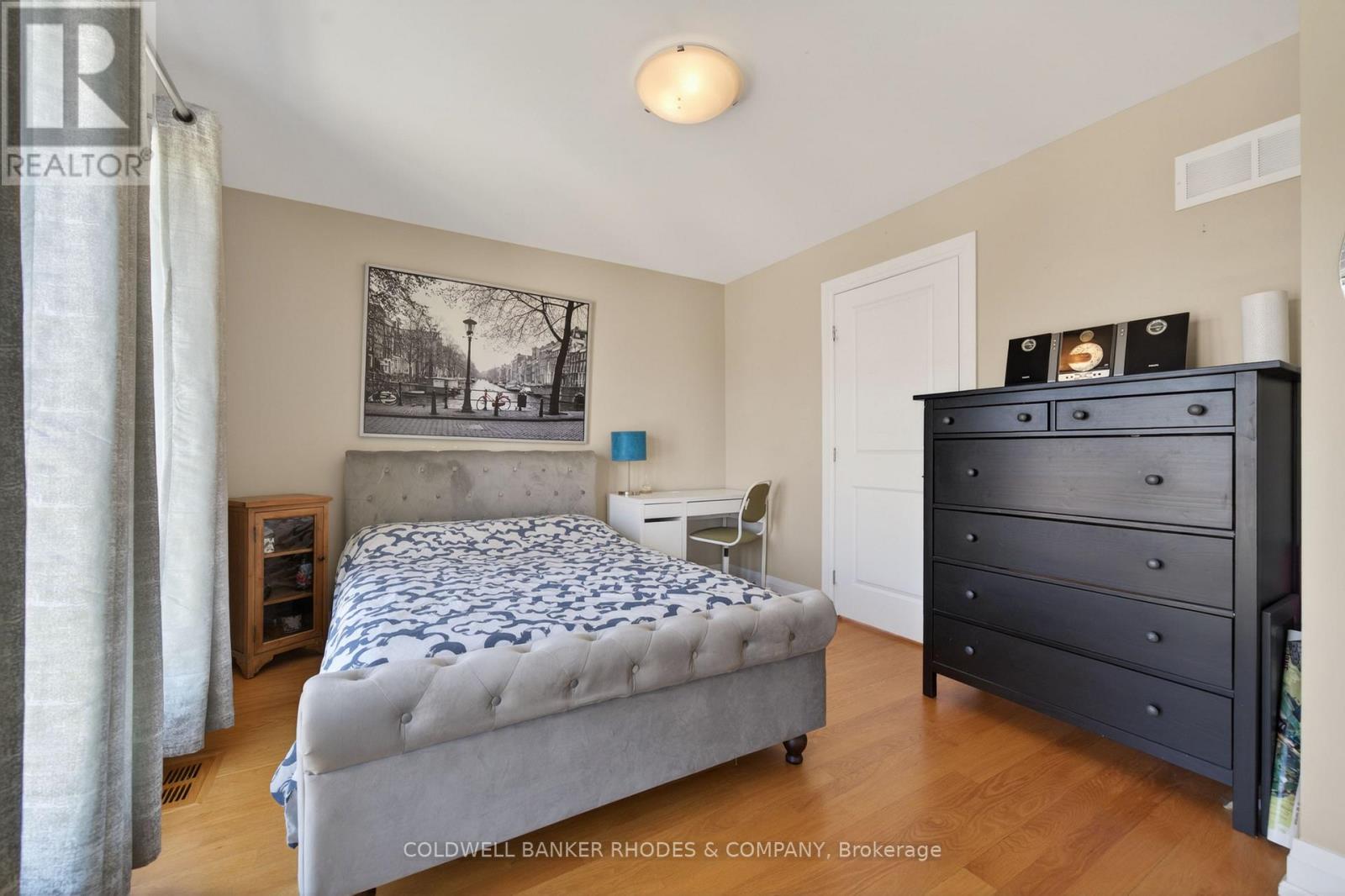 #A 213 IVY CRESCENT - 33