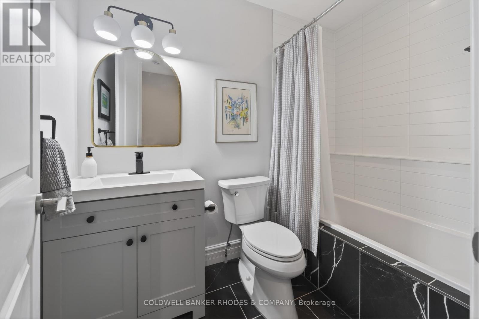 #A 213 IVY CRESCENT - 8
