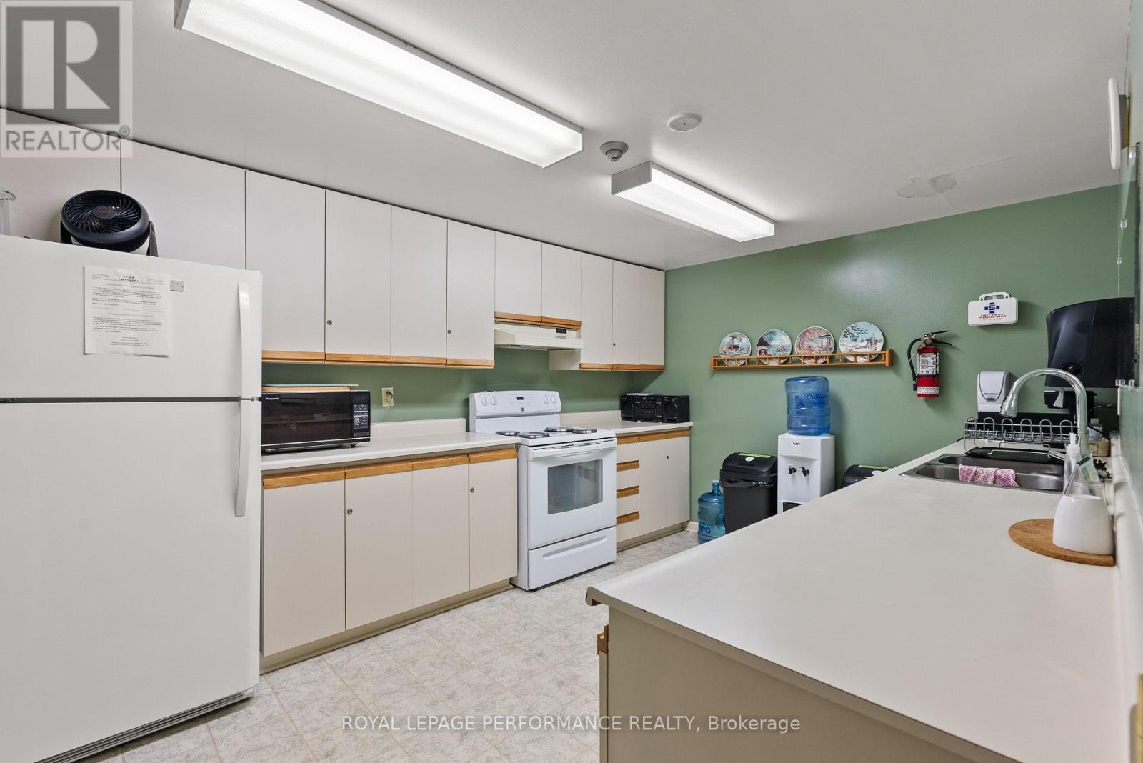 #UNIT #407 200 LAFONTAINE AVENUE - 24