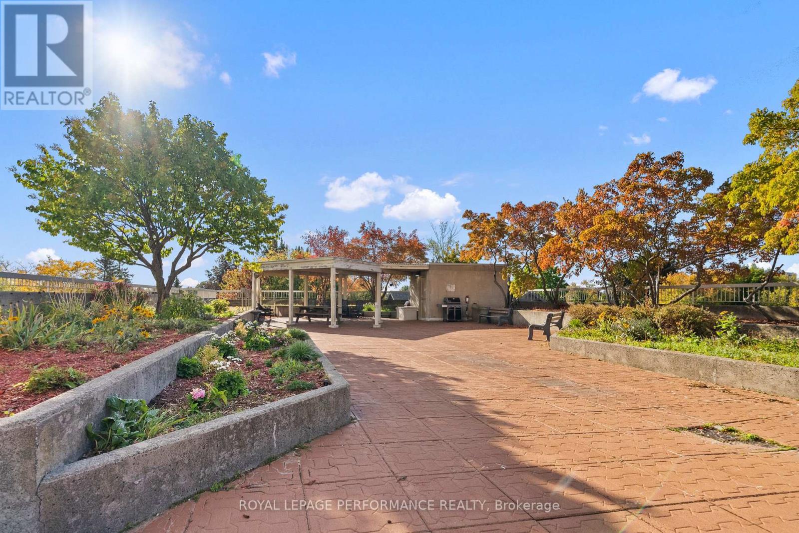 #UNIT #407 200 LAFONTAINE AVENUE - 27
