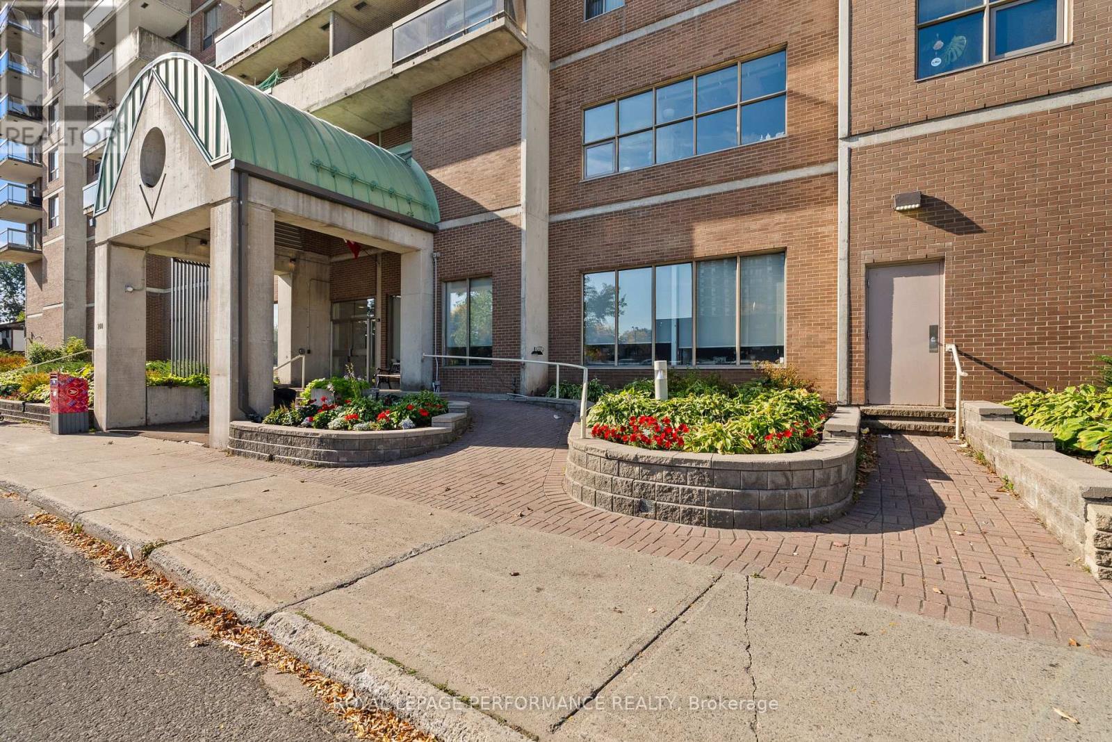 #UNIT #407 200 LAFONTAINE AVENUE - 28