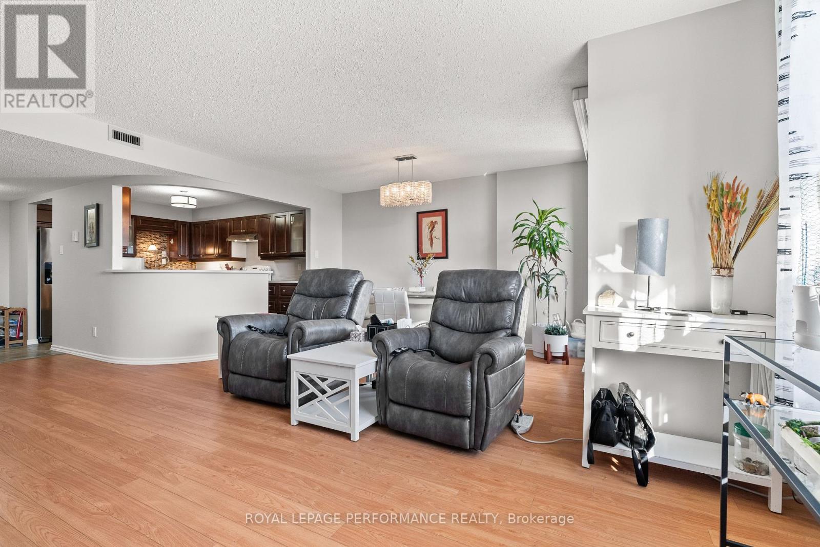 #UNIT #407 200 LAFONTAINE AVENUE - 3