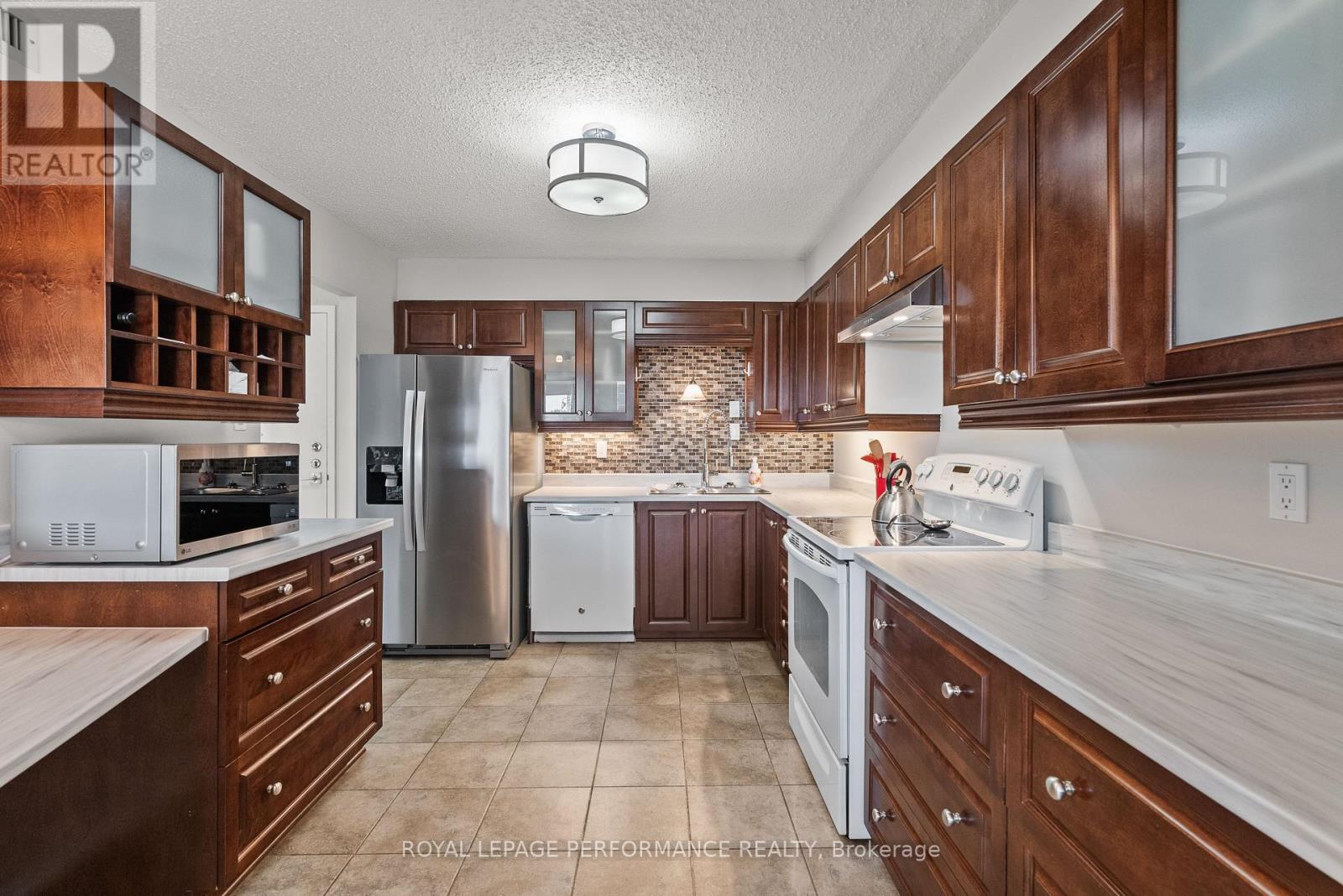 #UNIT #407 200 LAFONTAINE AVENUE - 5