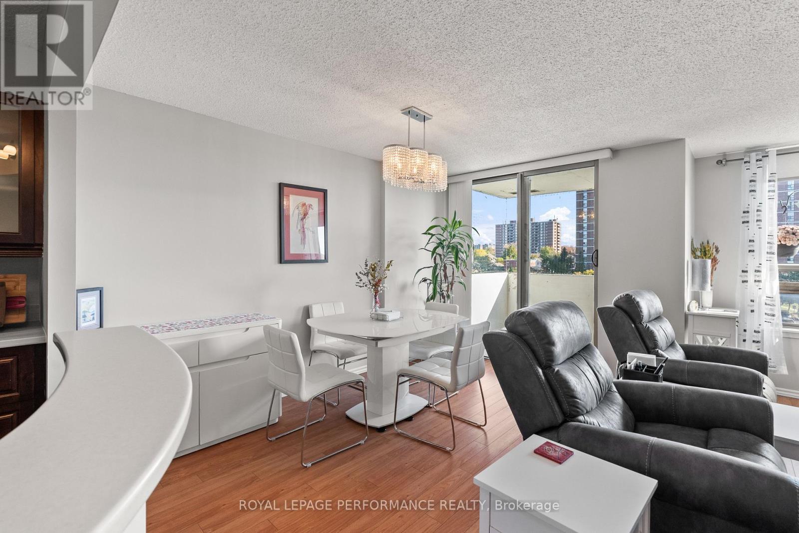 #UNIT #407 200 LAFONTAINE AVENUE - 7