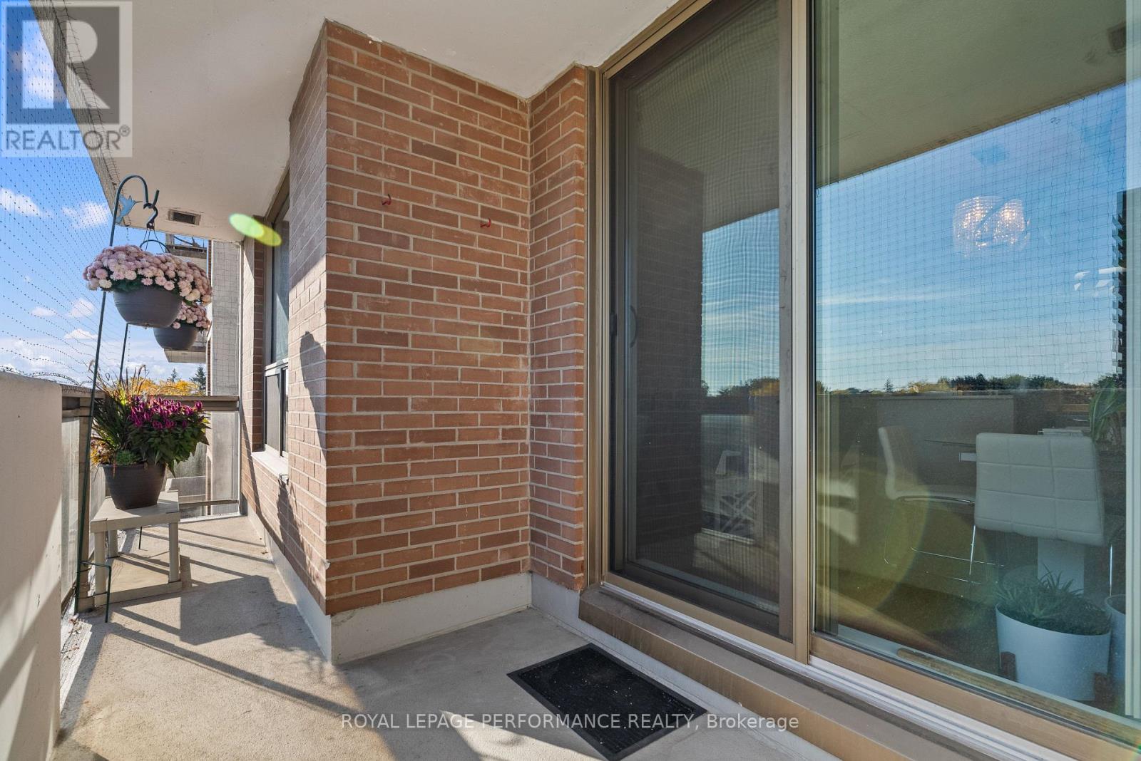 #UNIT #407 200 LAFONTAINE AVENUE - 9