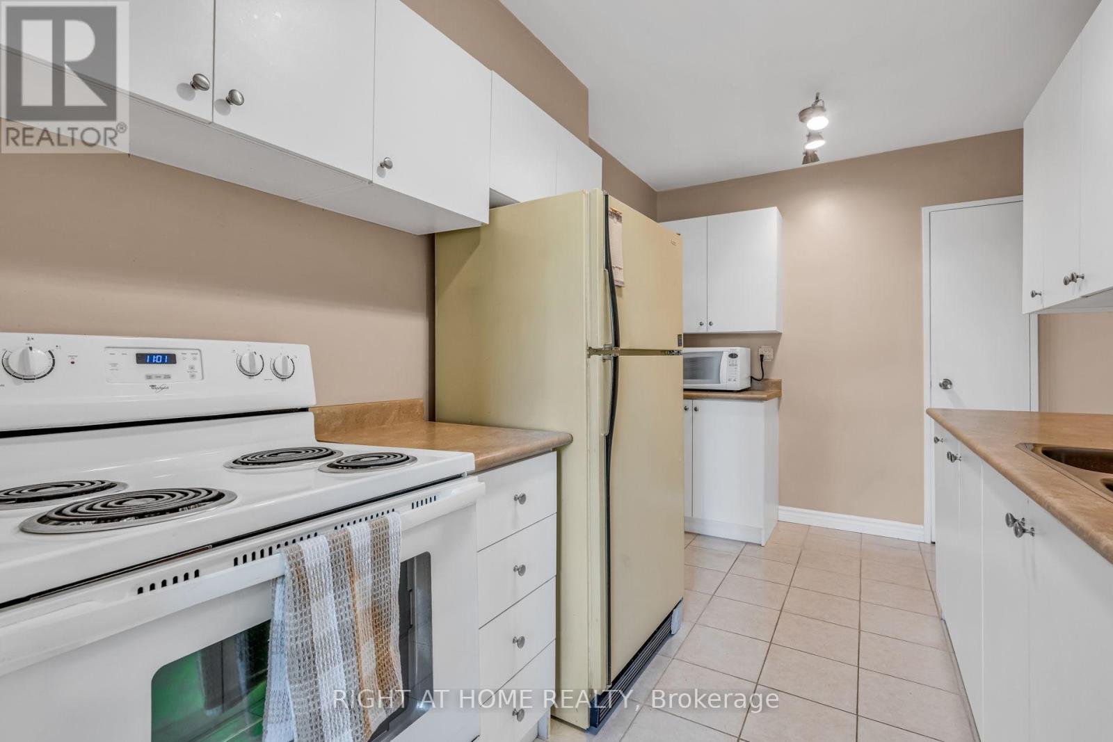 #304 45 SOUTHPORT STREET - 12