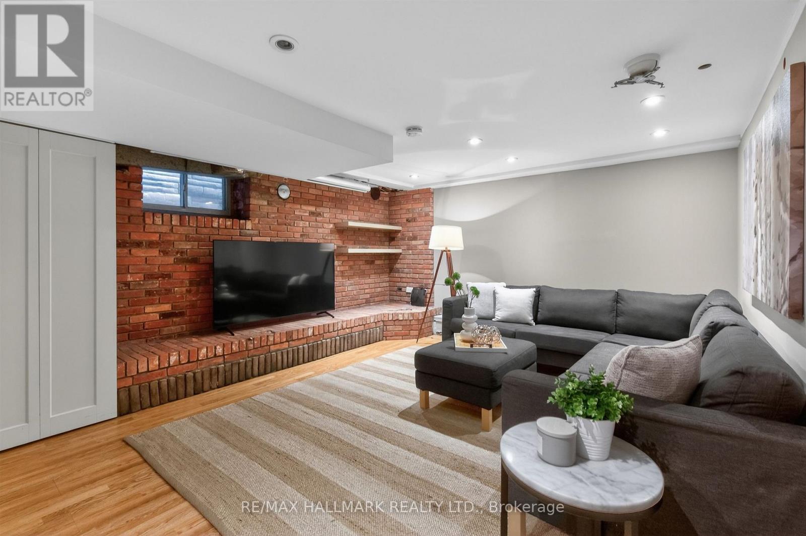687 DURIE STREET - 27