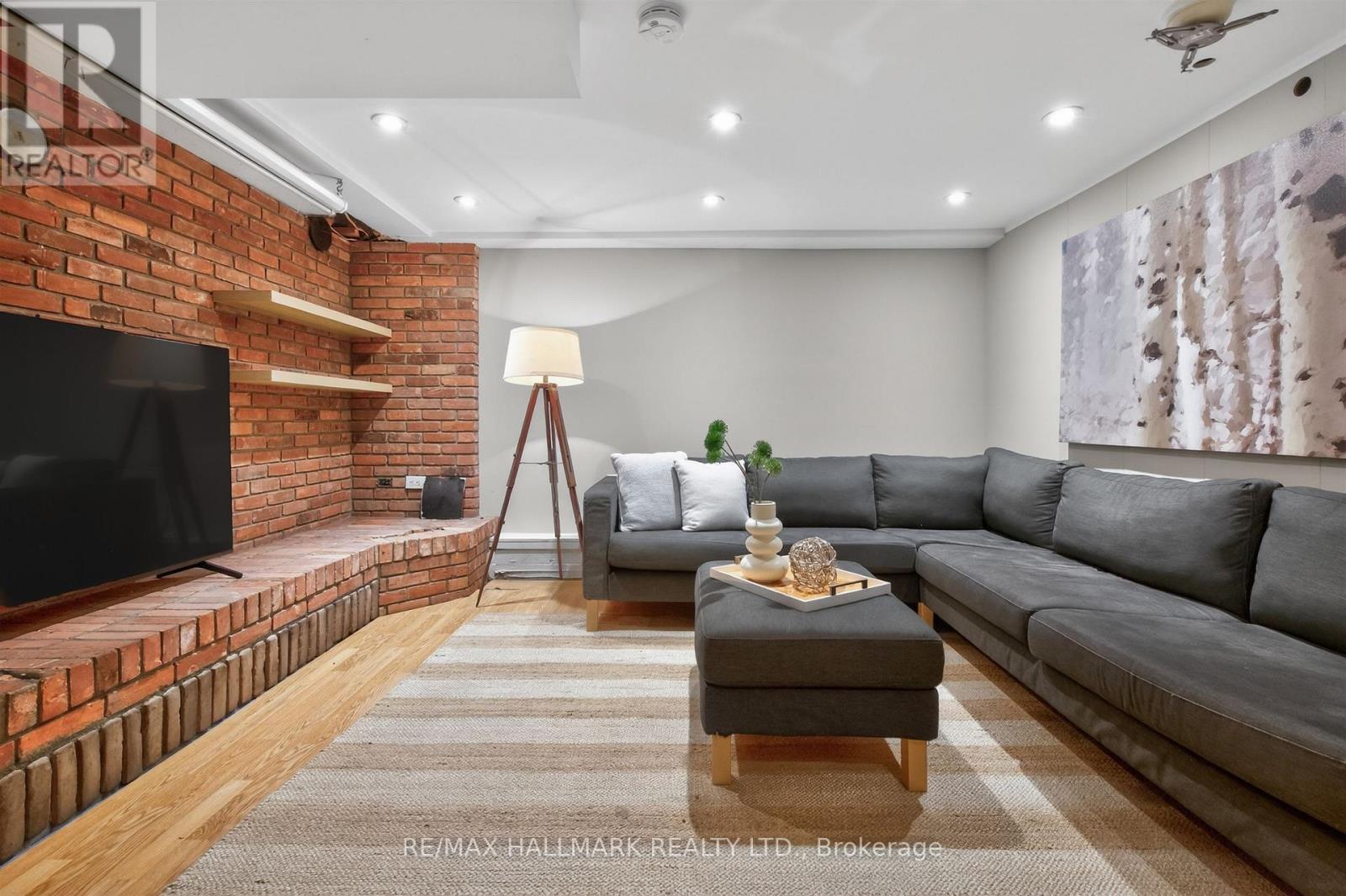 687 DURIE STREET - 28