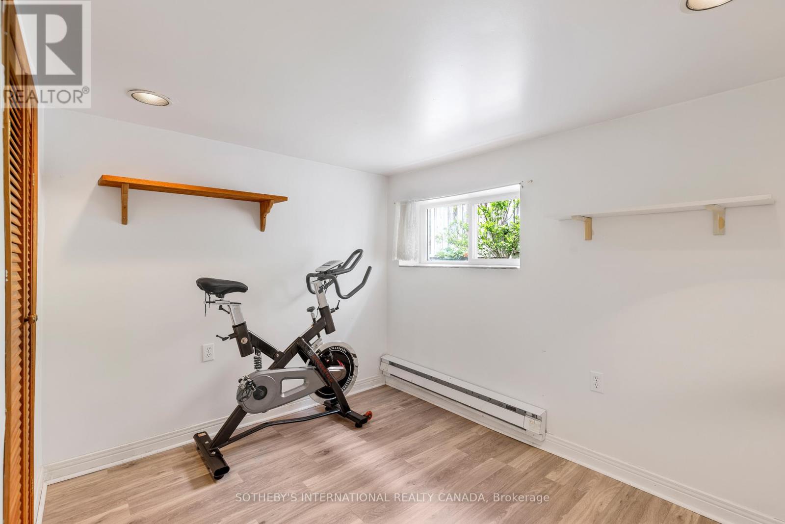 90 KINGSWAY CRESCENT - 28