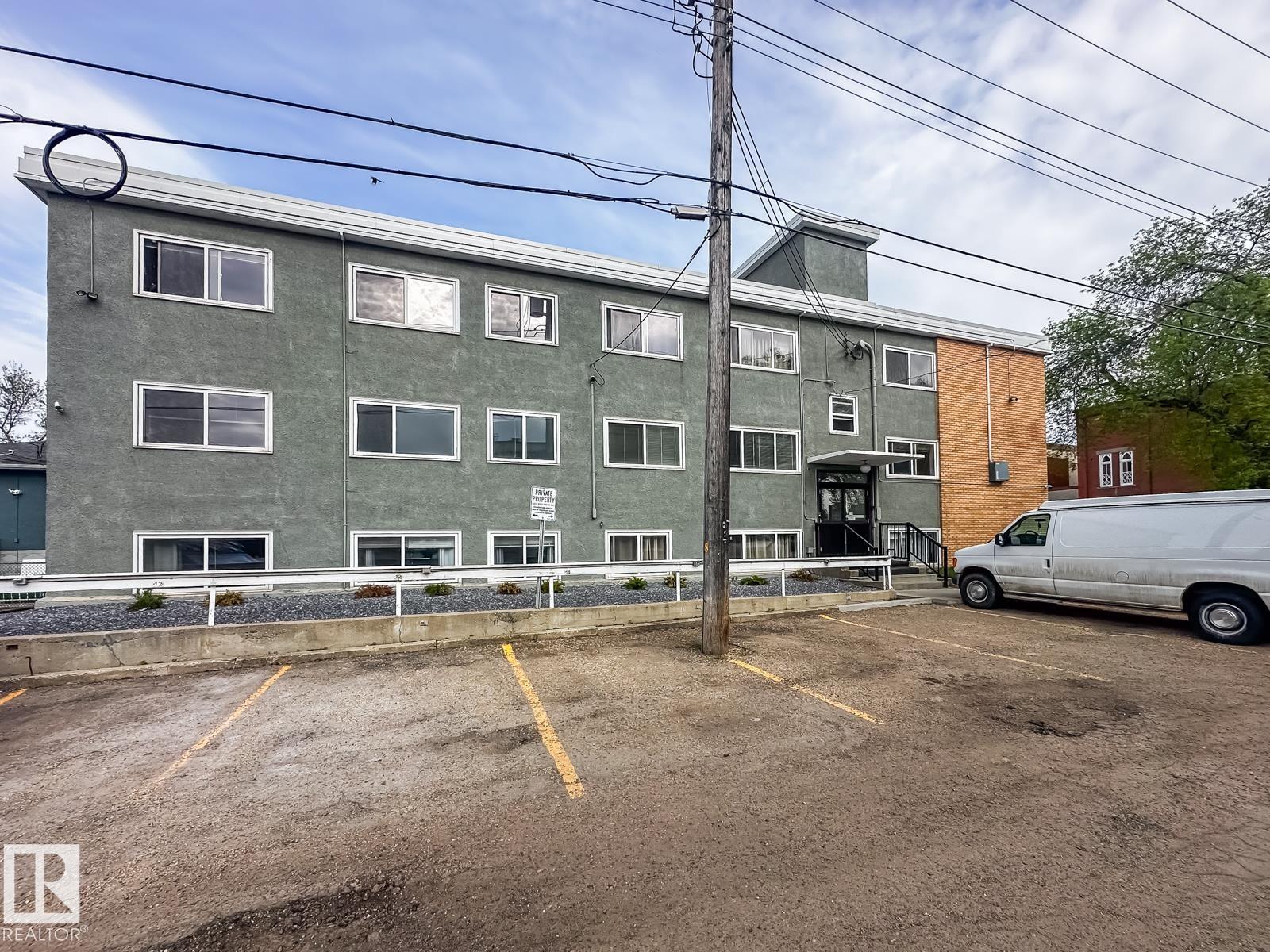 #3 8406 104 ST NW - 26