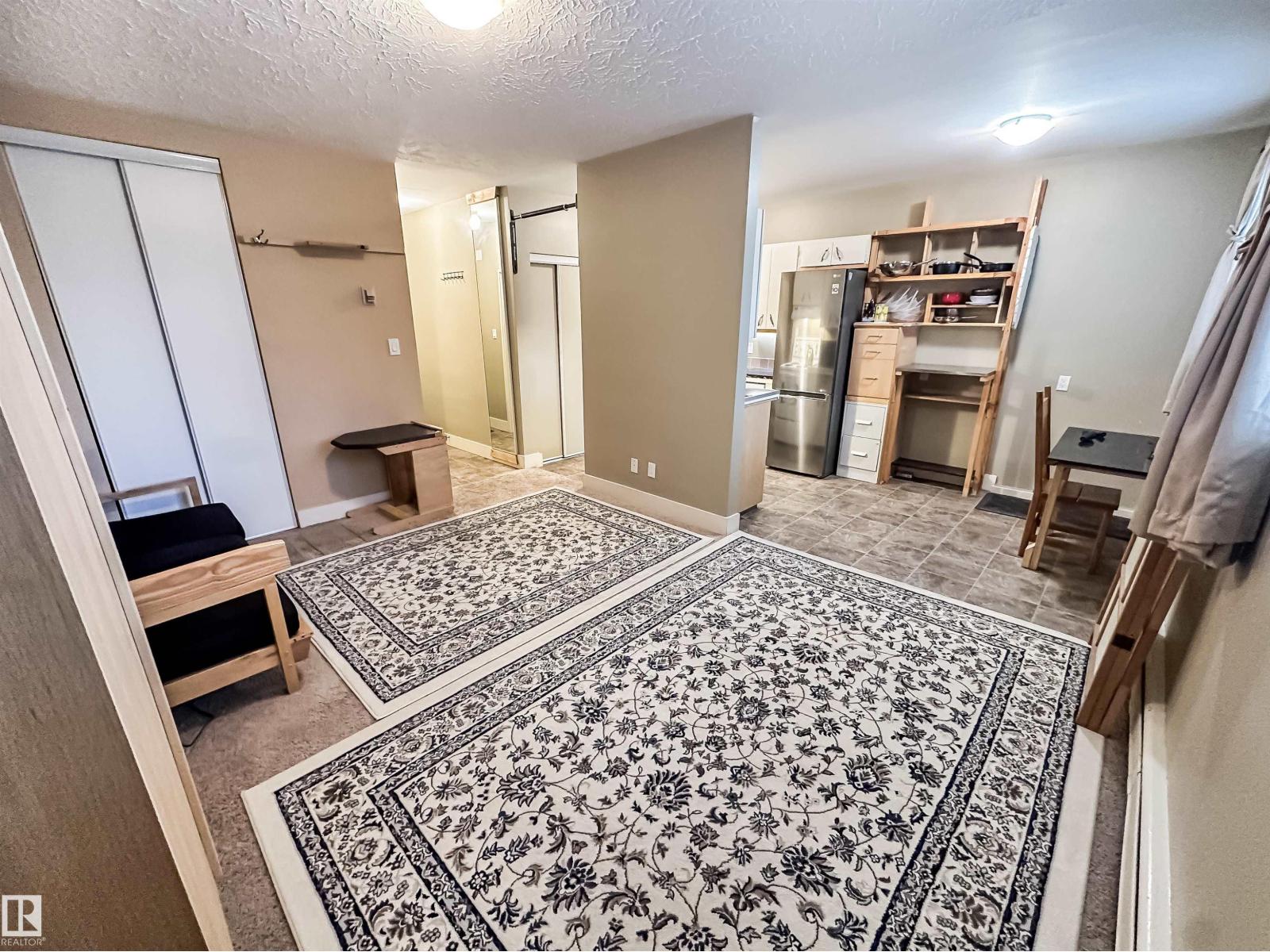 #3 8406 104 ST NW - 9