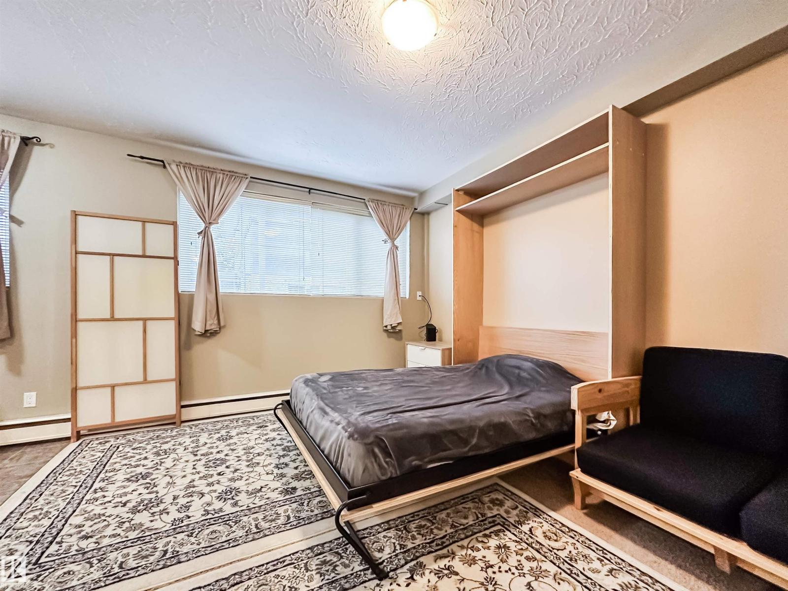 #3 8406 104 ST NW - 23