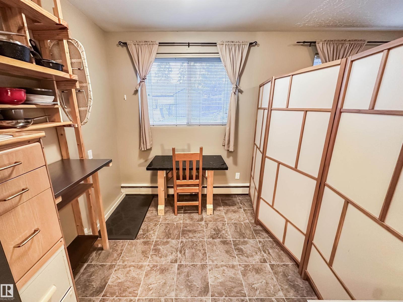 #3 8406 104 ST NW - 13
