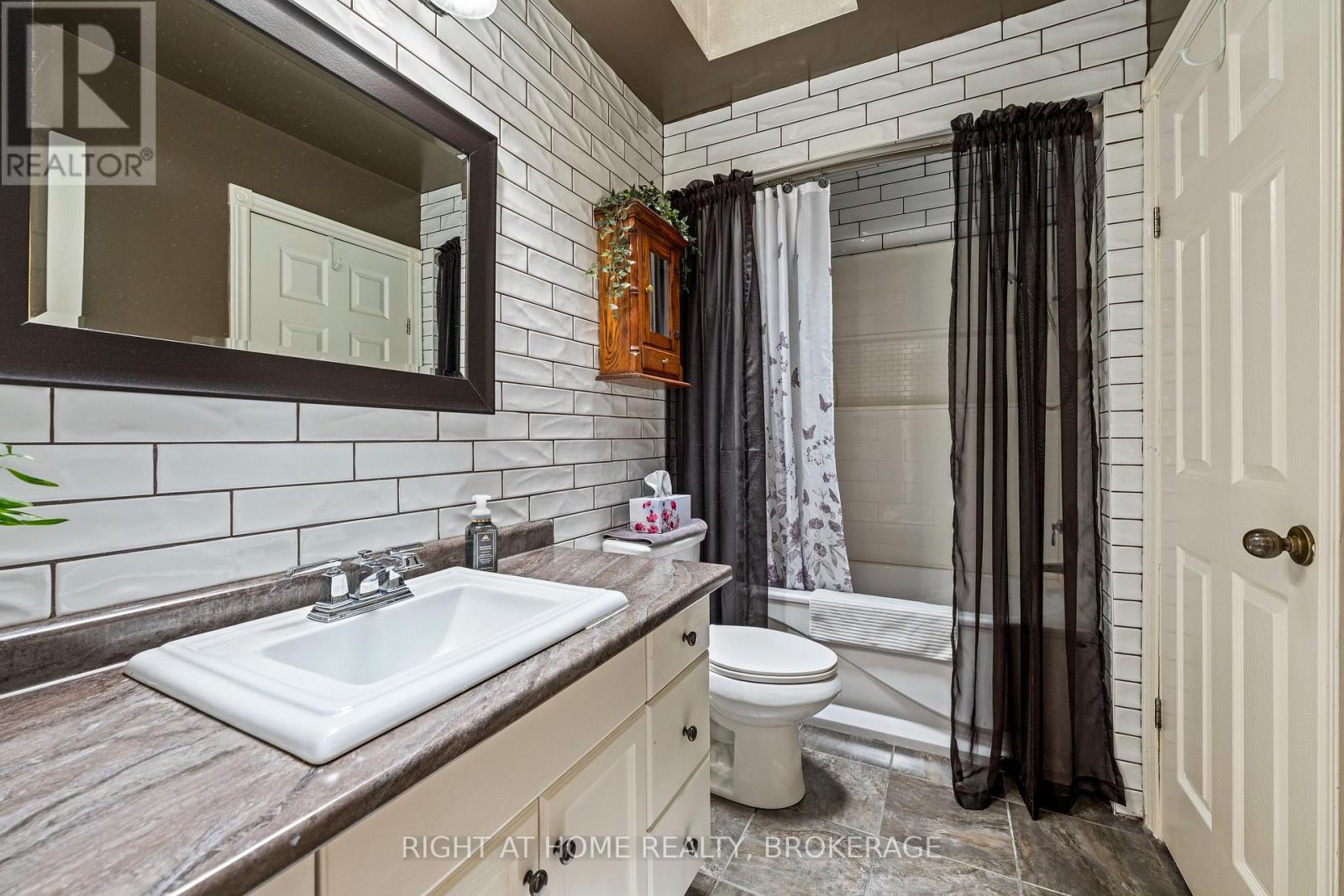 139 QUAKER ROAD - 30