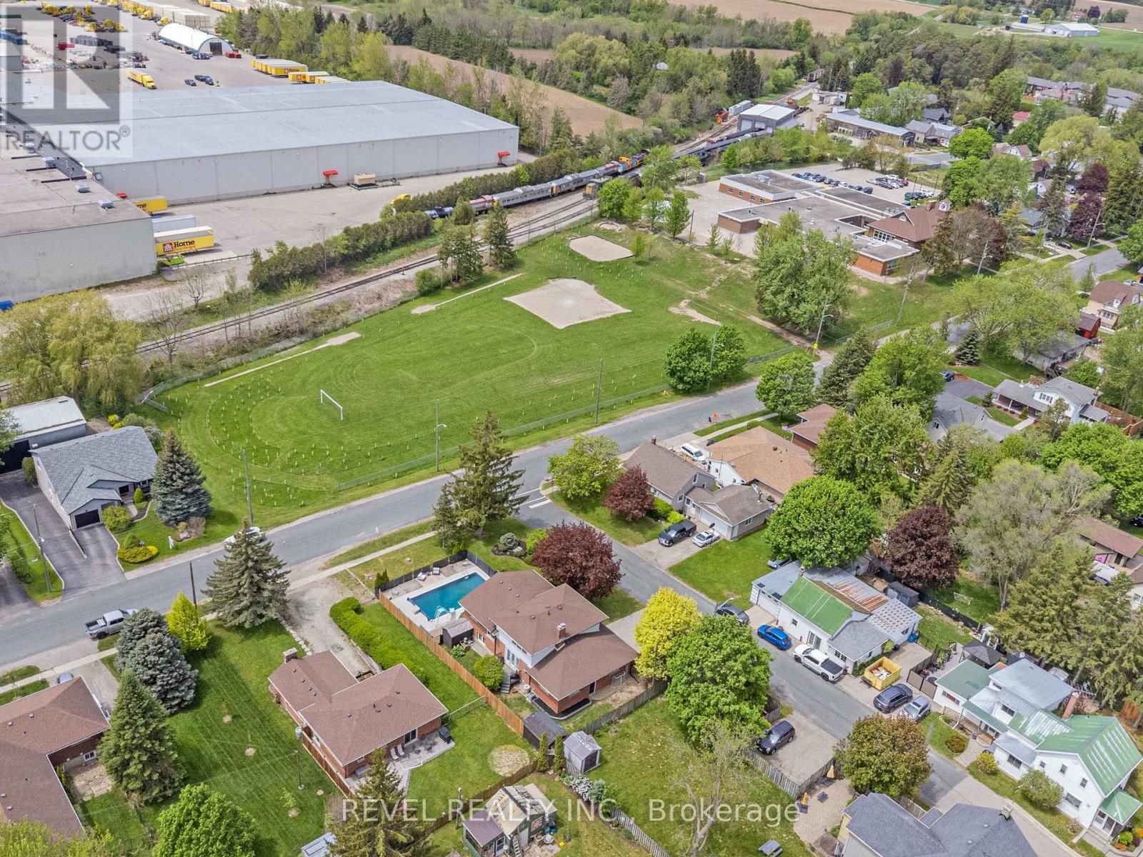 9 HIGH CREST LANE W - 42