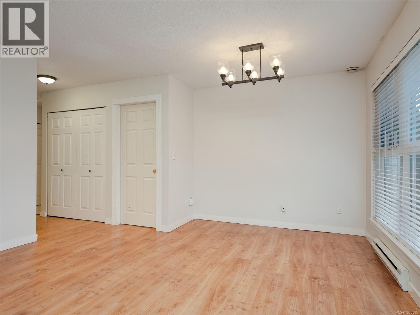 302 1201 Hillside Avenue, Victoria