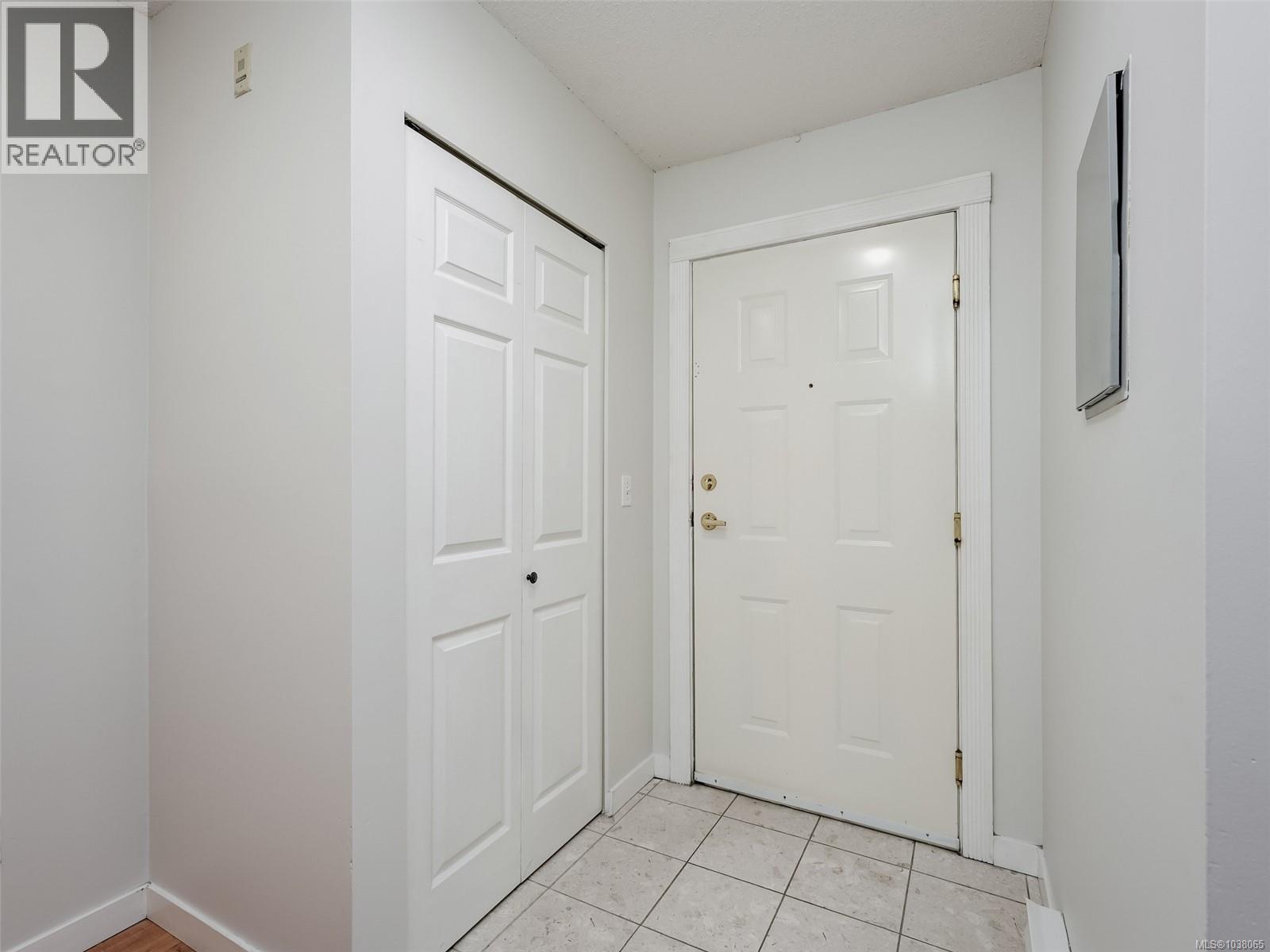 #302 1201 Hillside Ave - 25