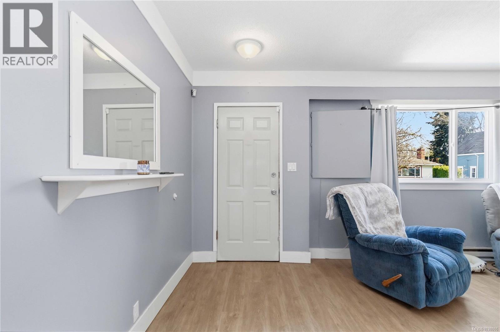 938 Hereward Rd - 8