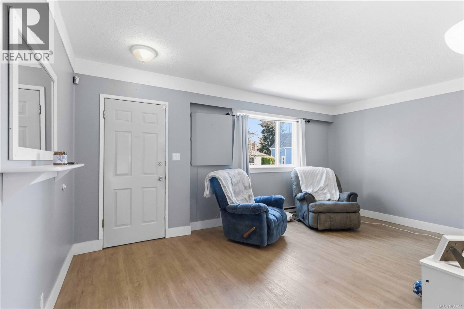 938 Hereward Rd - 9