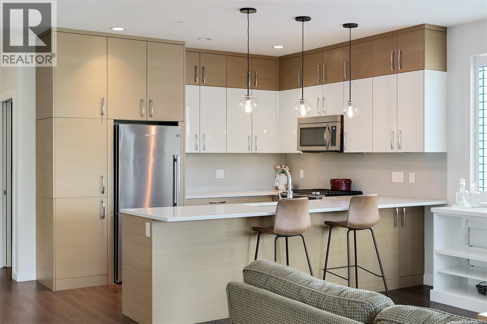 302 1014 Park Boulevard, Victoria