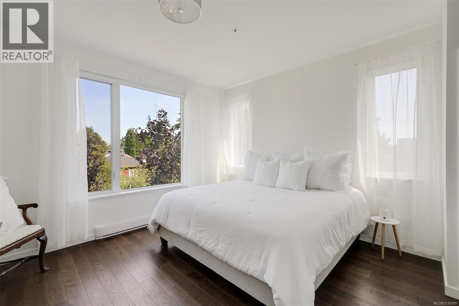 302 1014 Park Boulevard, Victoria