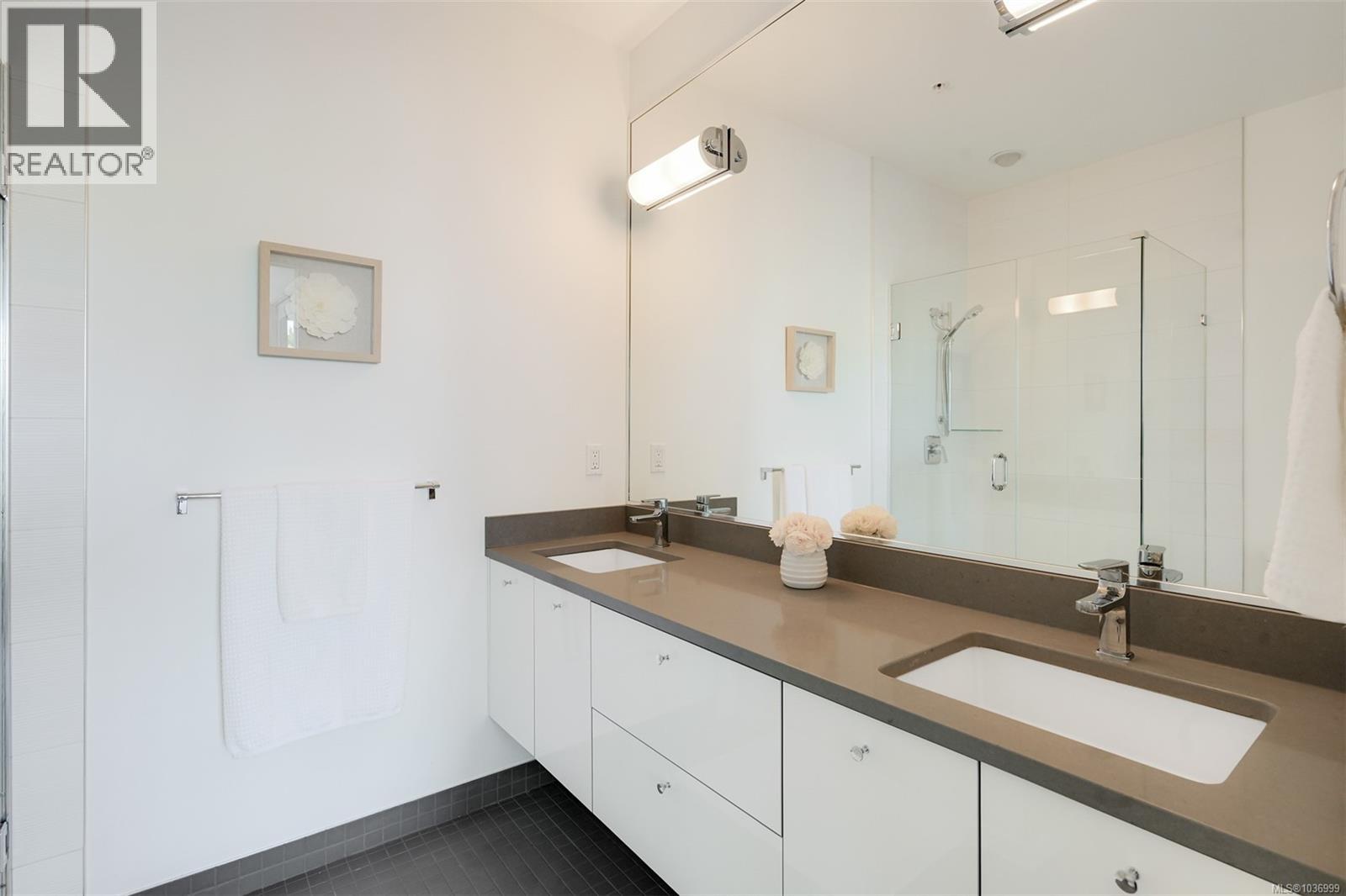 302 1014 Park Boulevard, Victoria