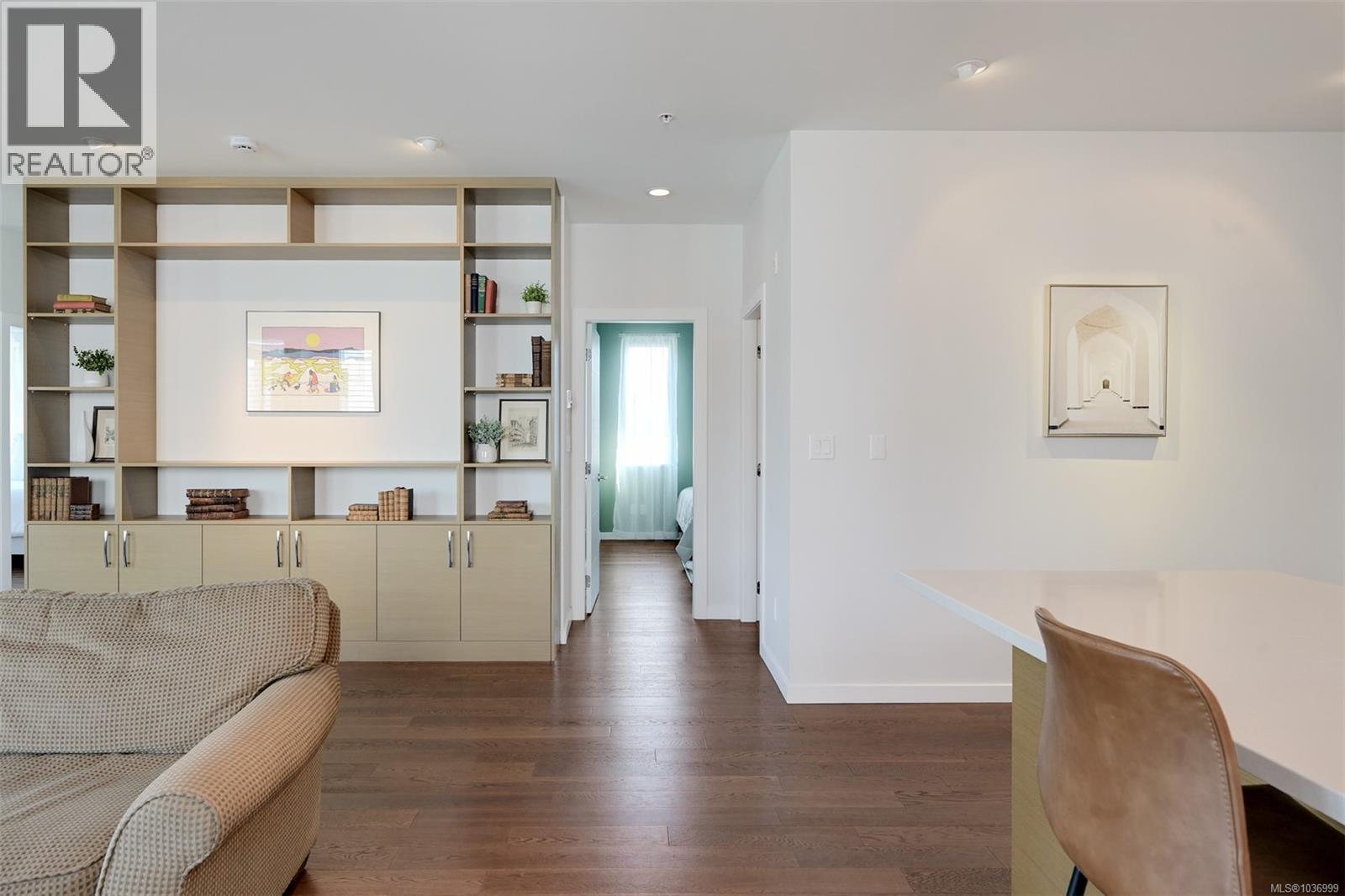 302 1014 Park Boulevard, Victoria