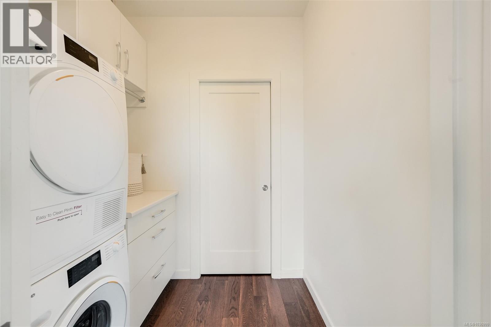 302 1014 Park Boulevard, Victoria