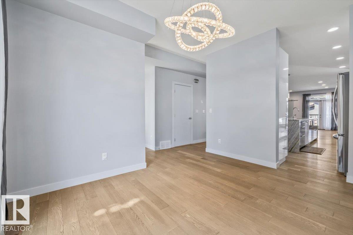 8706 88 AV NW - 19