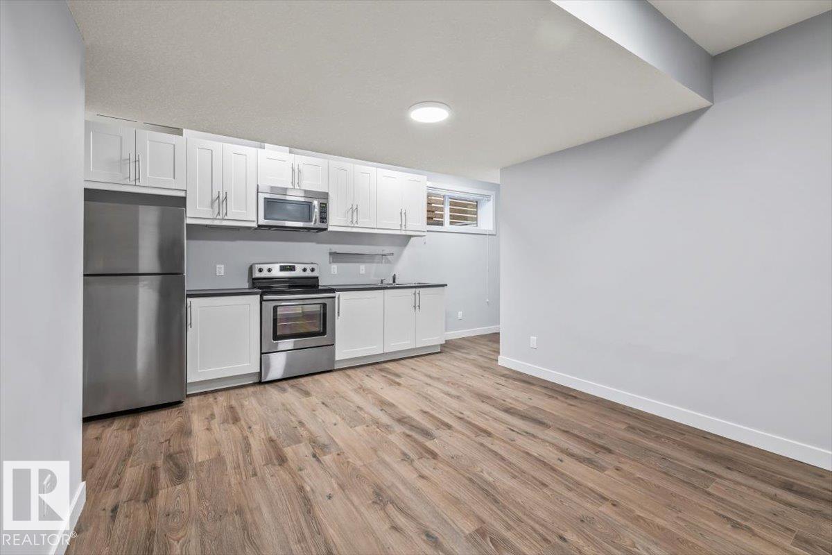 8706 88 AV NW - 38