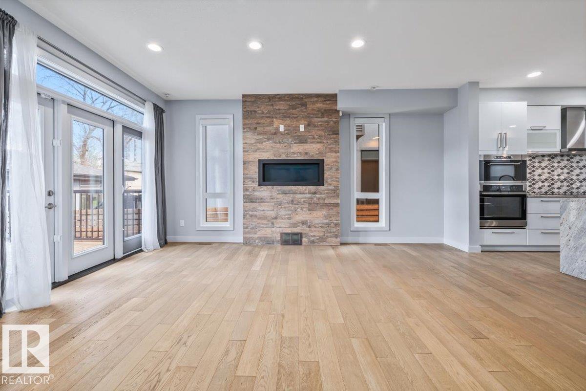 8706 88 AV NW - 16