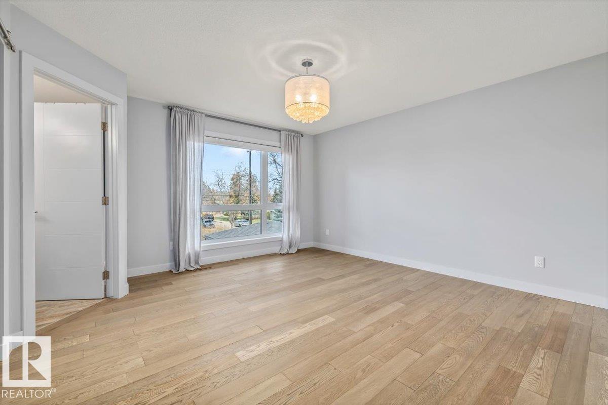 8706 88 AV NW - 26