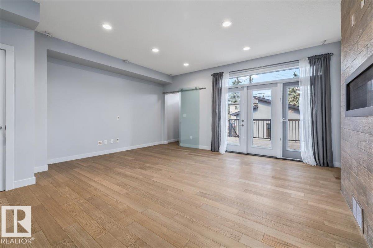 8706 88 AV NW - 17
