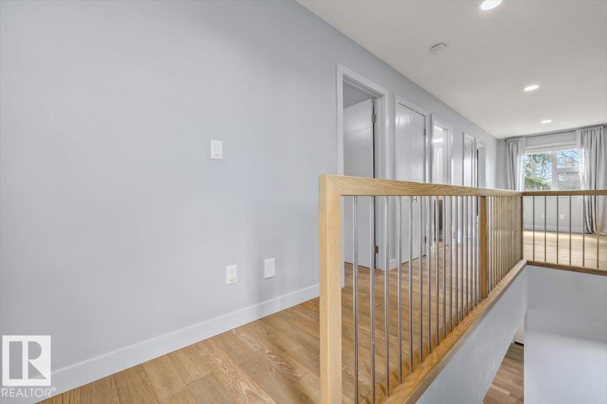 8706 88 AV NW - 24