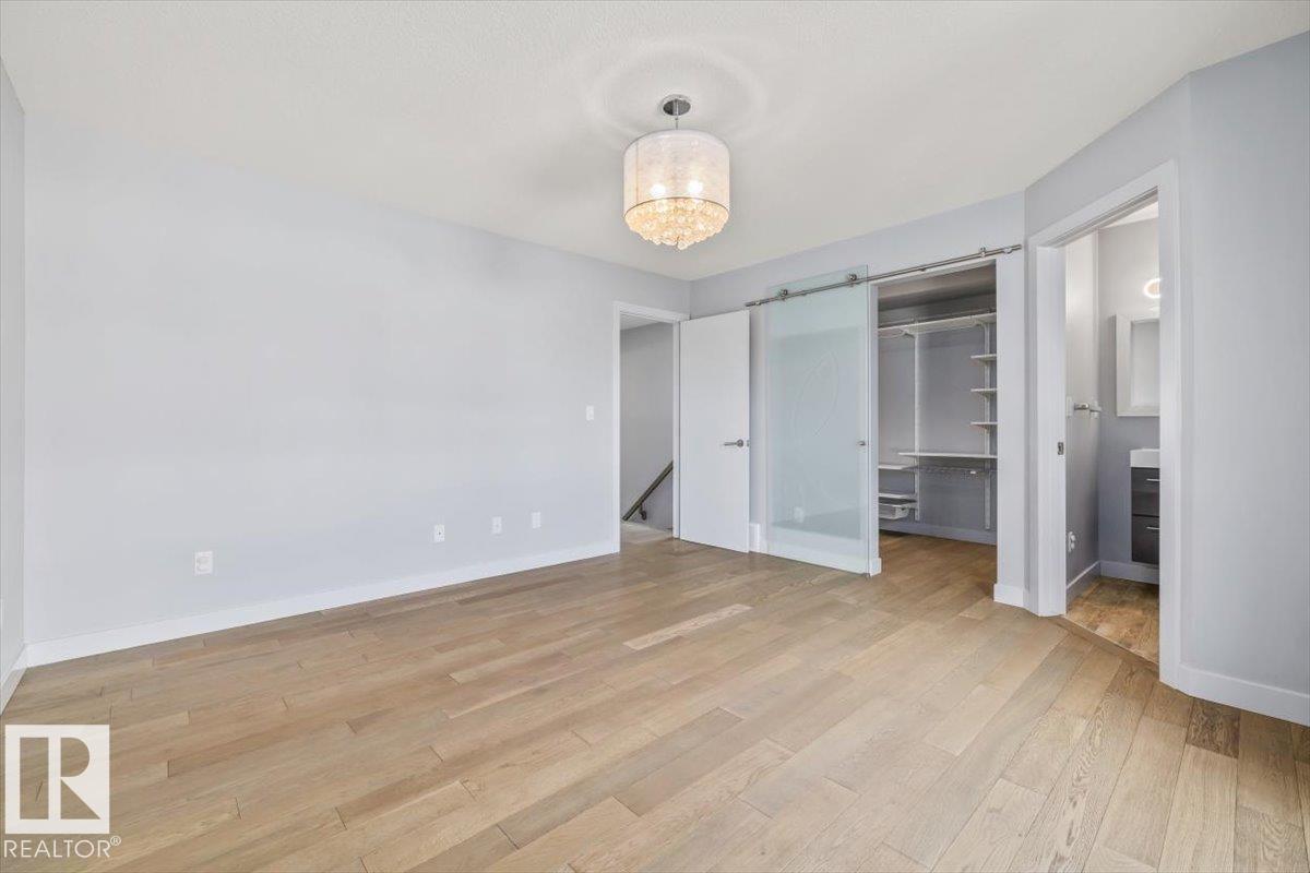 8706 88 AV NW - 27
