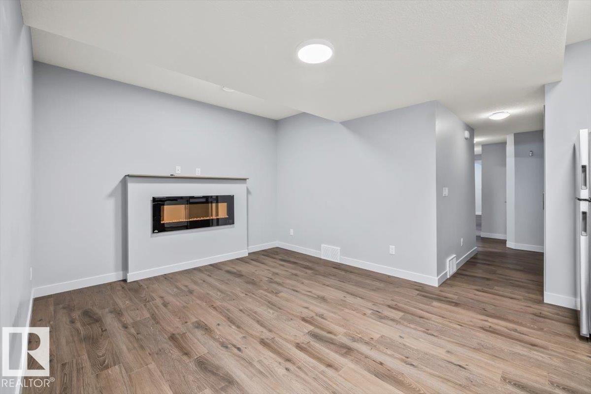 8706 88 AV NW - 42
