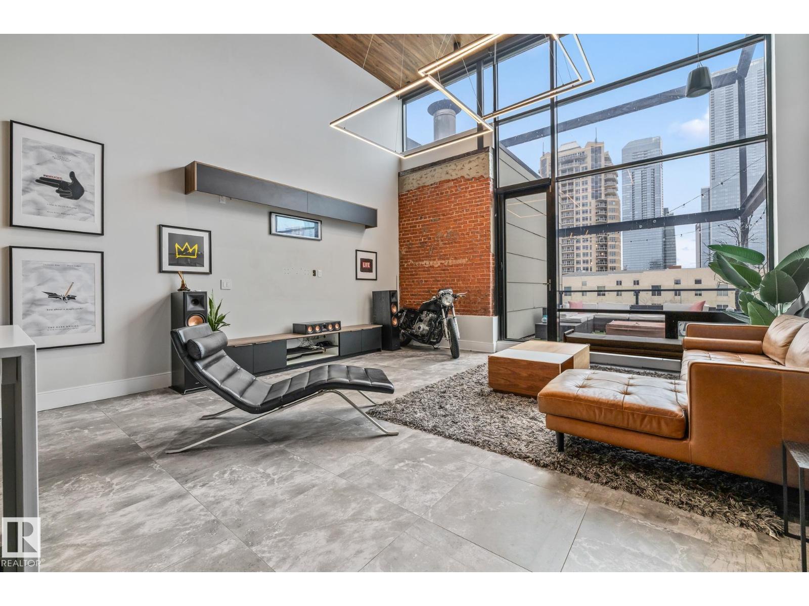 #314 10309 107 ST NW - 4