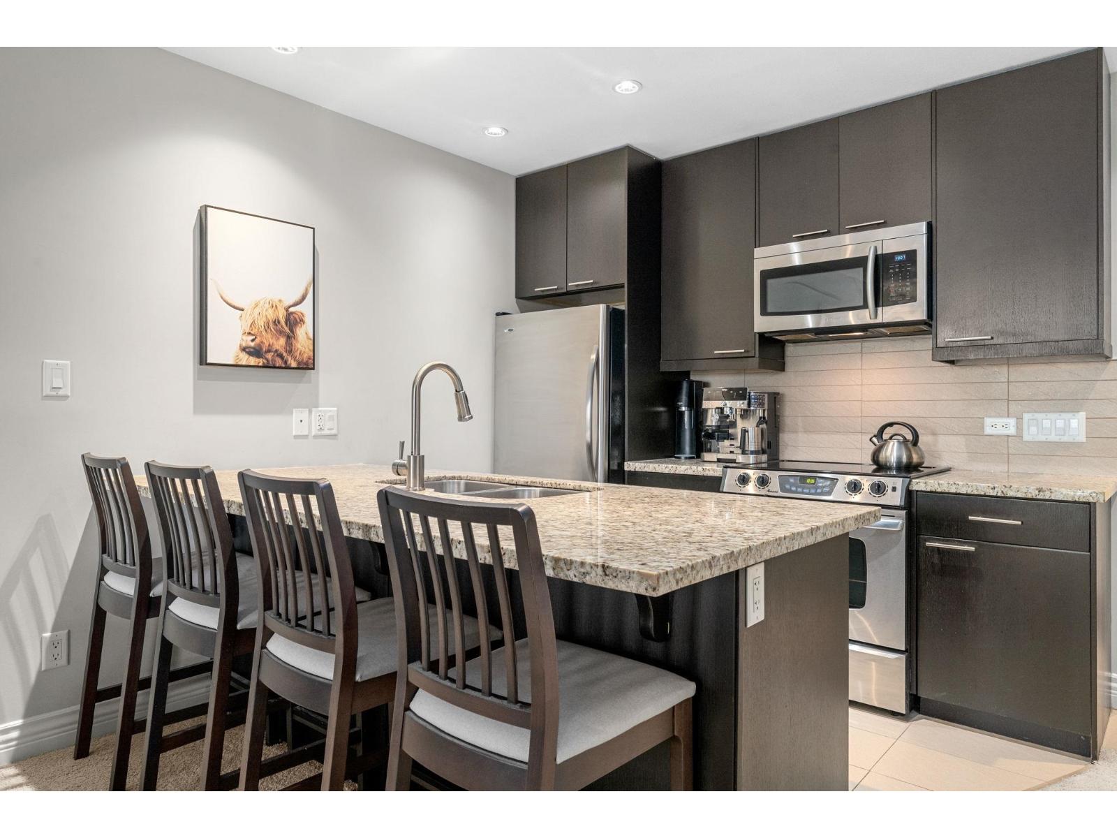 203 2970 KING GEORGE Boulevard - main photo