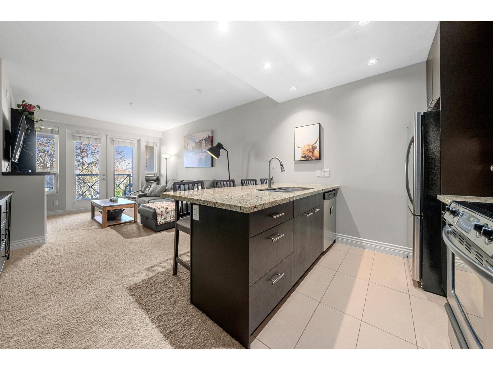 203 2970 KING GEORGE Boulevard - photo 2