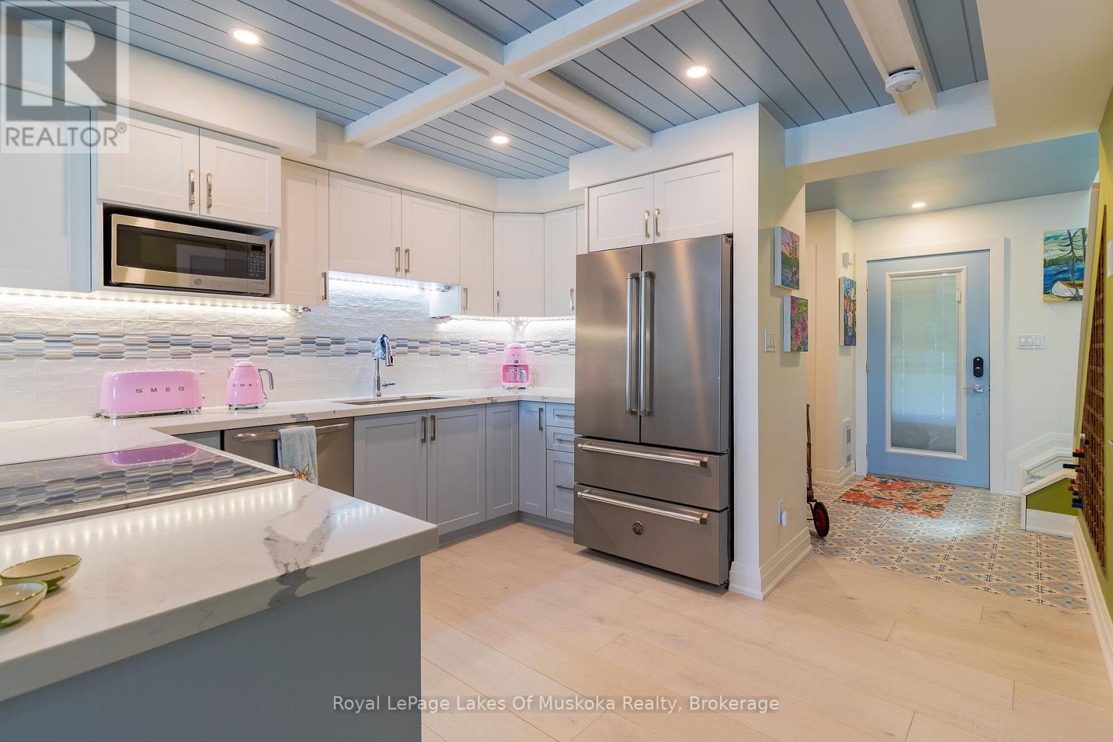 #208 10 COVESIDE DRIVE - 18