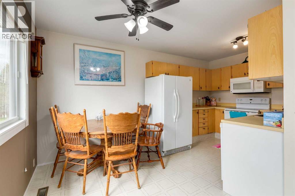 #56 5019 46 Avenue SW - 6