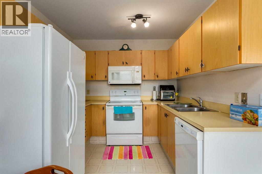 #56 5019 46 Avenue SW - 10